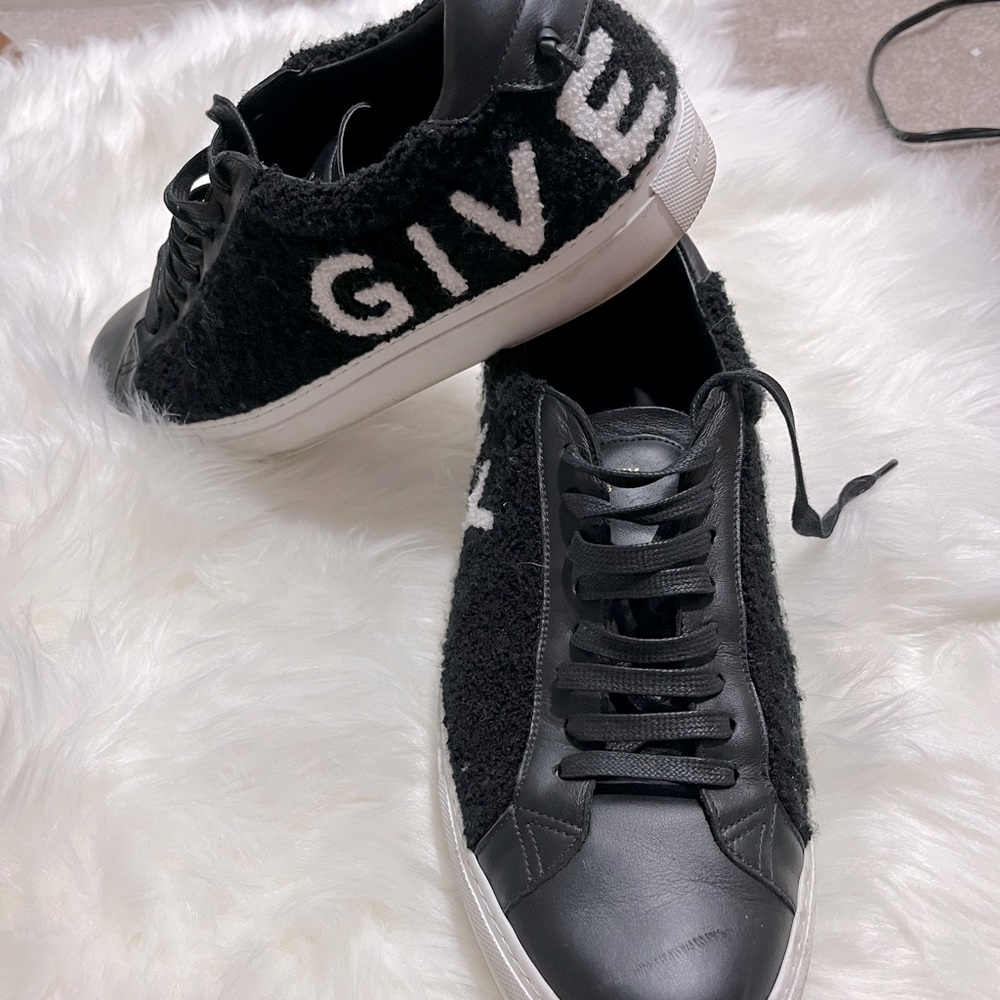 MEN’s GIVENCHY SNEAKERS